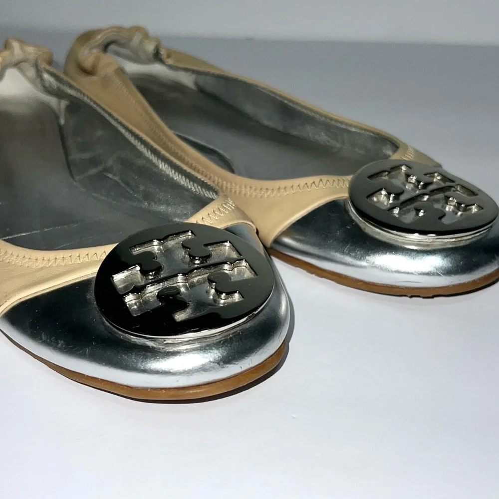 Tory Burch Serena Sz 9 Two Toned Silver Metallic Cap Toe Beige‎ Reva Flats